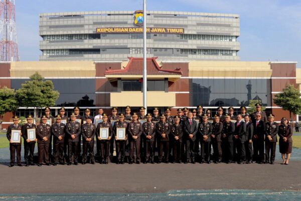 Kapolresta Banyuwangi dan Satnarkoba Terima Pengharagaan