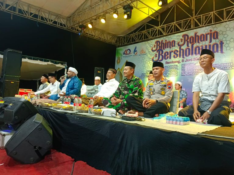 Mewakili Kapolres Rembang, Kapolsek Rembang Hadiri Bhina Raharja Bersholawat dalam rangka Peresmian Masjid Bhina Al Jannah