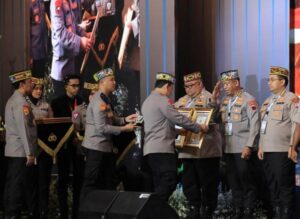 Karo SDM Polda Jateng Kombes Pol Yohanes Ragil Dapat Penghargaan dari Kapolri