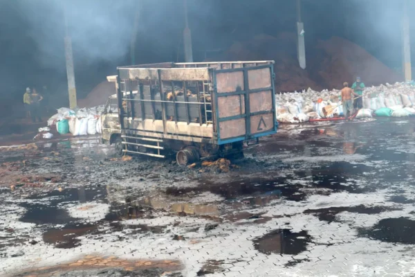 Kebakaran Gudang Sabut Kelapa Di Mangir Banyuwangi, Kerugian Masih Dihitung