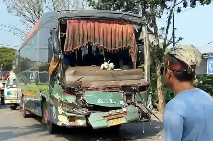 Kecelakaan Bus Als Tabrak Truk Di Mejobo Kudus, Sang Sopir