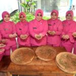 Keseruan Ibu Bhayangkari Jajaran Polresta Banyuwangi Belajar Sangrai Kopi Di