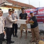 Korban Kebakaran Terima Dari Bantuan Polres Batang