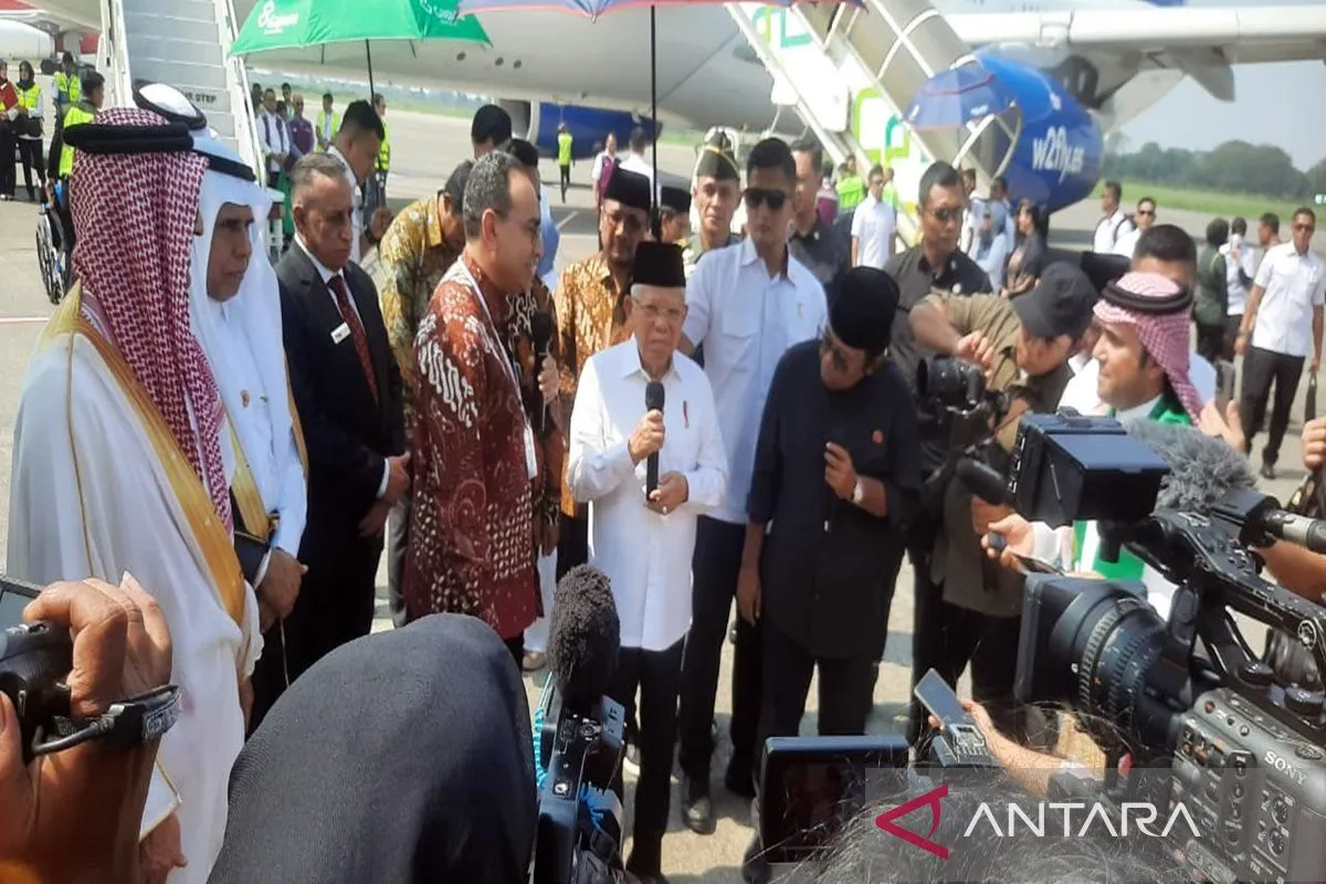 Kunjungan Kerja Ke Bandara Adi Soemarmo Boyolali, Wapres Lepas Calon