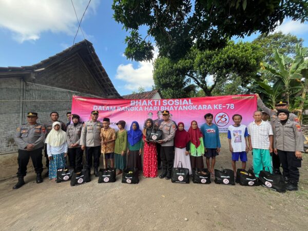 Laksanakan Bakti Sosial, Polresta Banyuwangi Menyambut Hari Bhayangkara Ke 7