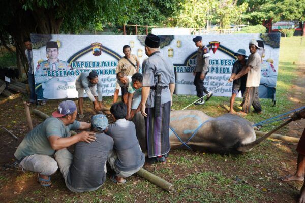 Lebaran Idul Adha 2024, Satker Mapolda Jateng Bagikan 2.030 Paket