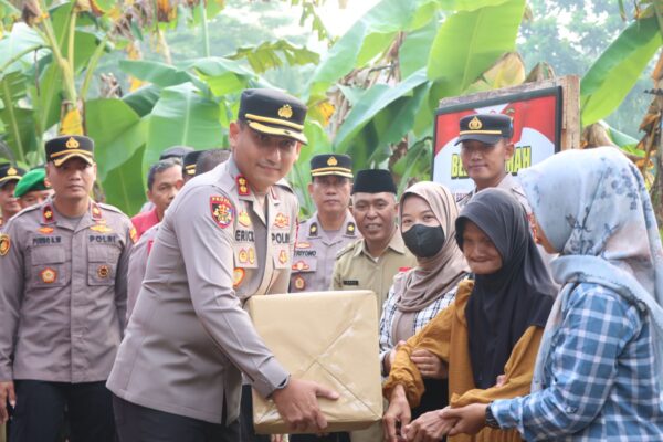 Menjelang Hut Bhayangkara Ke 78, Polres Banjarnegara Bedah Rumah Tidak Layak