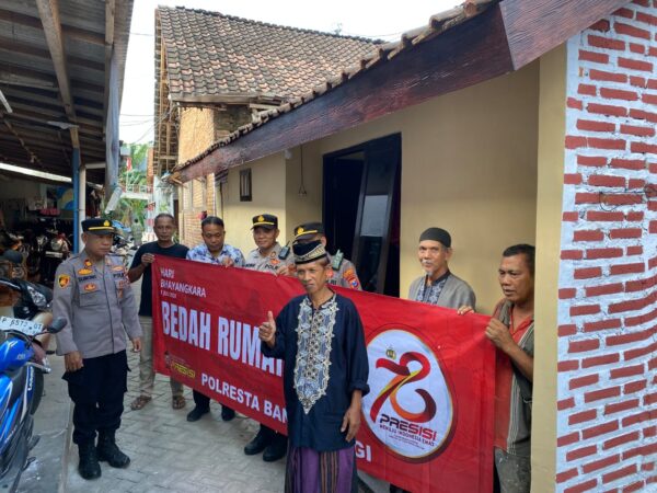 Menjelang Hari Bhayangkara Ke 78, Polresta Banyuwangi Bedah Rumah Guru Ngaji