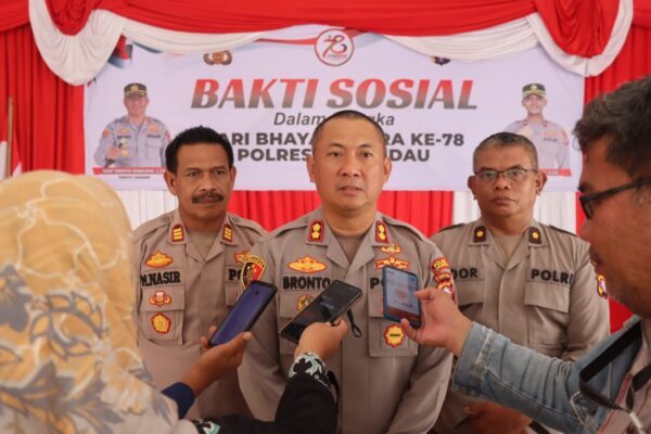 Menyambut Hut Bhayangkara Ke 78, Polres Lamandau Lakukan Baksos Dan