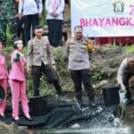 Menyambut hari bhayangkara ke 78, polresta banyuwangi dan bhayangkari lakukan baksos