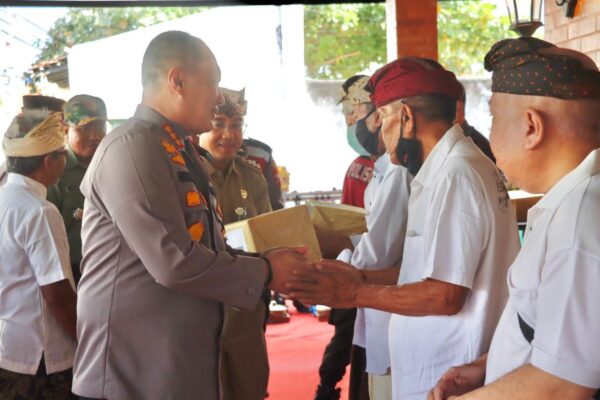 Menyambut Hari Bhayangkara Ke 78, Polresta Banyuwangi Salurkan Sembako Ke