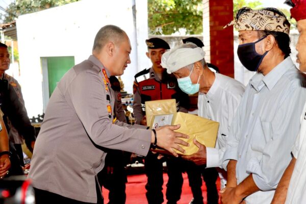 Menyambut Hari Bhayangkara Ke 78, Polresta Banyuwangi Salurkan Sembako Kepada