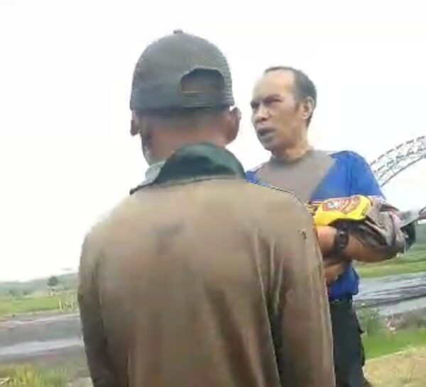 Menyentuh, Aipda Hendra Lepas Seragam Demi Evakuasi Jasad Bayi Dibuang