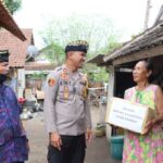 Minggu Kasih, Kapolres Jembrana Berbagi Dengan Masyarakat Di Kelurahan Gilimanuk