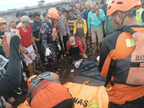 Nelayan Pemilik Jukung Ditemukan Meninggal Dunia Di Pantai Cungkingan Kab.