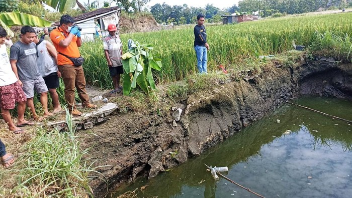 Nenek Cucu Tewas Tenggelam Di Kolam Bekas Galian C Karanganyar