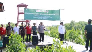 Peduli Iklim Global, Kapolres Rembang Ikut Aksi Penanaman 500 Bibit Pohon Mangrove