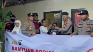 Pemberian Bantuan Sosial Meriahkan Perayaan Hari Bhayangkara ke-78 di Polresta Banyuwangi