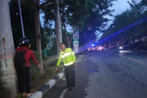 Pemotor Tewas Usai Tabrak Trotoar dan Pohon di Jalan Pemuda Rembang