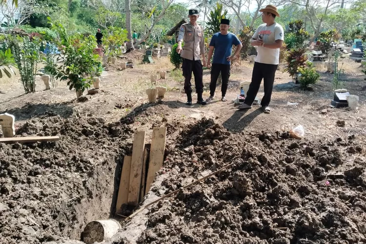 Pencurian Tali Pocong: Kondisi Makam Di Desa Plampangrejo Banyuwangi