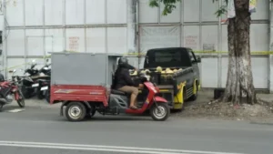 Diduga Terkait Penipuan Modus Video Call Seks: Polisi Sita 800 HP dan 2 Kardus Lingerie saat Penggrebekan WNA di Banyuwangi