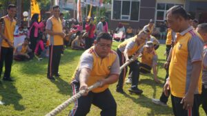 Perlombaan Tradisional Meriahkan Hari Bhayangkara ke-78 di Batang