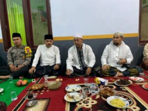 Personel Polsek Kalibaru Banyuwangi Amankan Sholawatan Bersama Kalibaru Manis