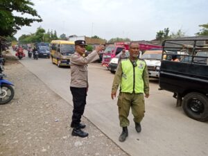 Pastikan Keamanan, Polsek Pamotan Gelar Pengaturan dan Pengamanan Pasar Hewan