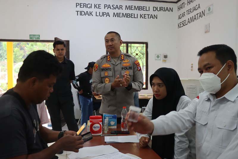 Kapolres Lamandau Pimpin Tes Urin Massal di PT SMG Guna Cegah Penyalahgunaan Narkoba