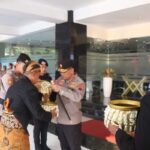 Polda Jateng Gelar Tradisi Penyerahan Air Suci Rangkaian Hut Bhayangkara