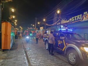 Polisi Kawal Pawai 1000 Obor Ramaikan Malam Hari Raya Idul Adha 1445 H