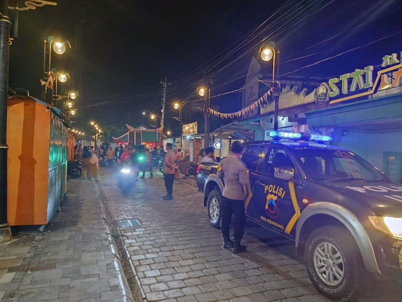 Polisi Kawal Pawai 1000 Obor Ramaikan Malam Hari Raya Idul