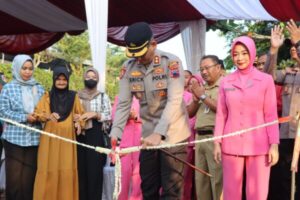 Semarak HUT Bhayangkara Ke-78, Polres Banjarnegara Bedah Rumah Tidak Layak Huni