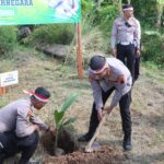 Polres Banjarnegara Gelar Aksi Tanam Pohon Hari Bhayangkara Ke 78 Guna