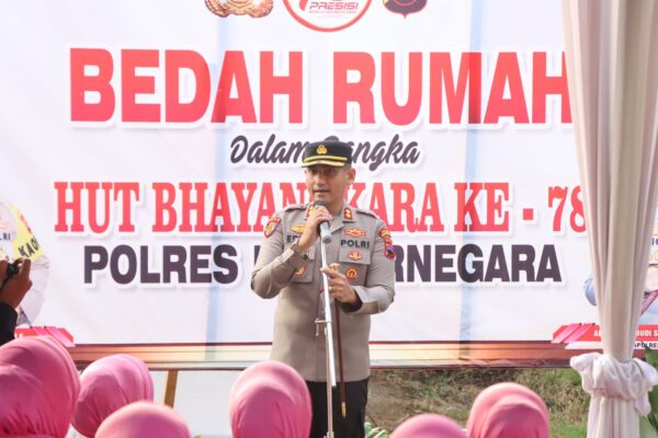 Polres Banjarnegara Lakukan Bedah Rumah Warga Sambut Hari Bhayangkara Ke 78