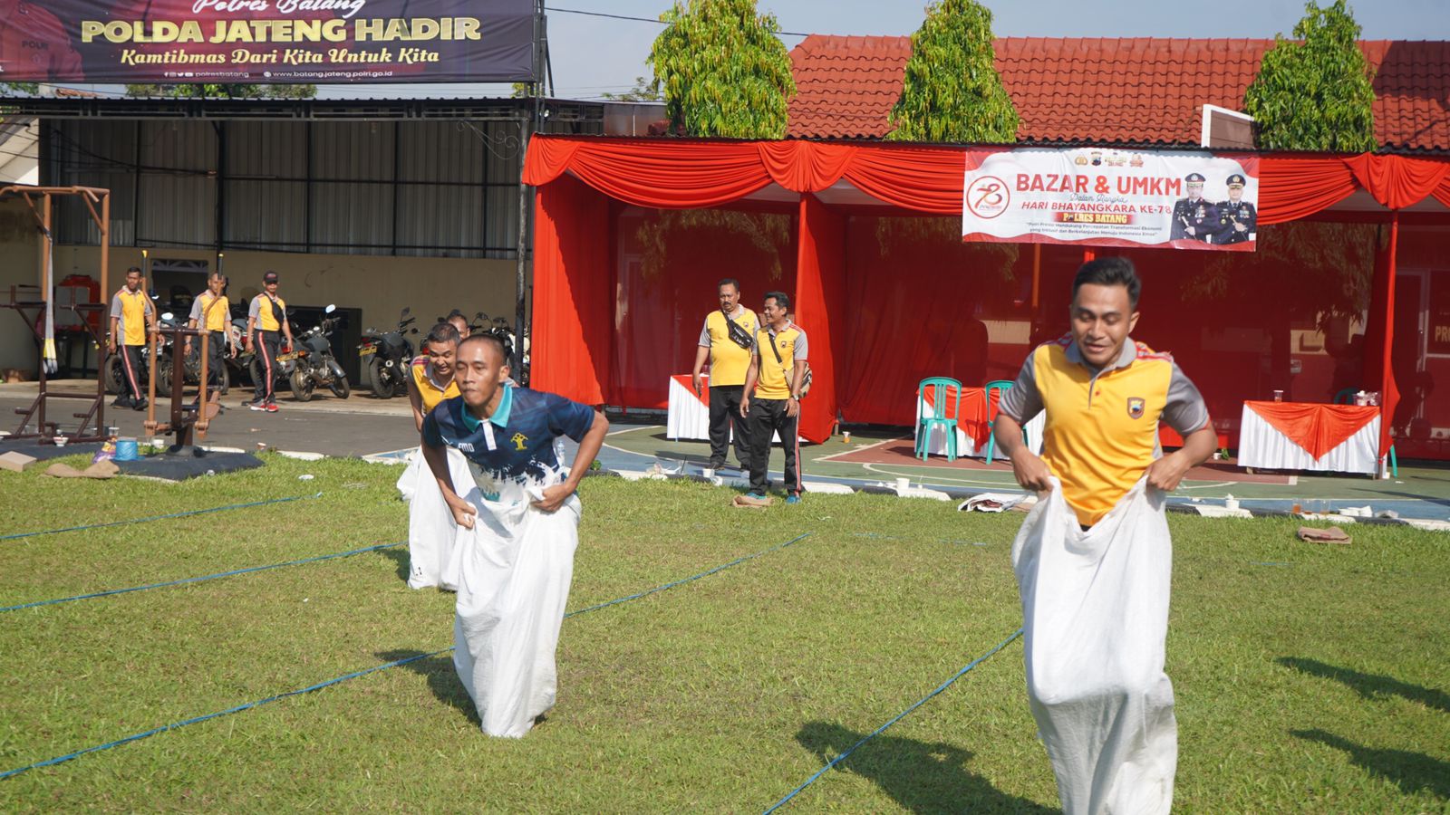 Polres Batang Rayakan Hari Bhayangkara Ke 78 Dengan Olahraga Tradisional