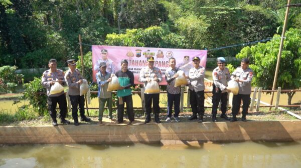 Polres Batang Dan Masyarakat Bersinergi Untuk Ketahanan Pangan Melalui Budidaya