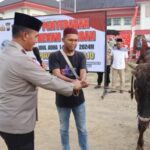 Polres Sukoharjo Salurkan Enam Sapi Dan 59 Kambing Untuk Qurban