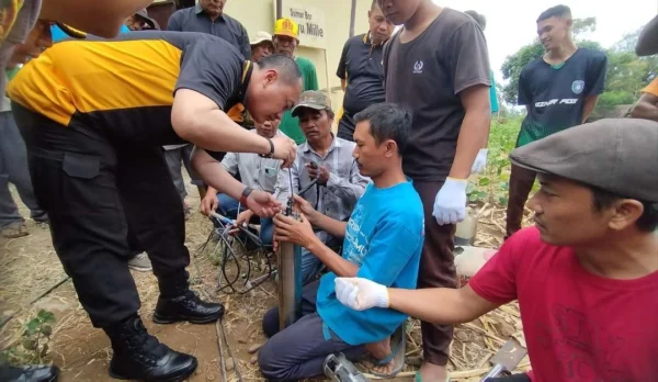 Polresta Banyuwangi Membuat Sumur Bor Di Daerah Tadah Hujan Wongsorejo