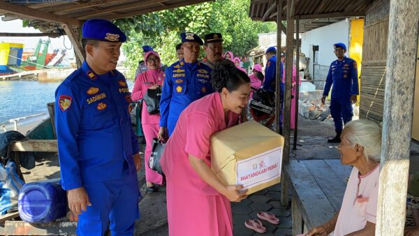 Polresta Banyuwangi Menyalurkan Baksos Untuk Masyarakat Pesisir Jelang Hari Bhayangkara