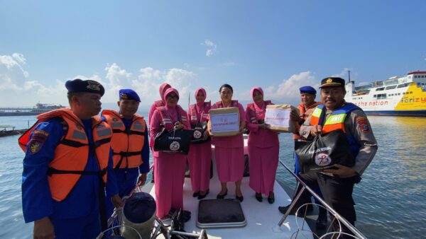 Polresta Banyuwangi Salurkan Baksos Untuk Masyarakat Pesisir Dalam Rangka Hari