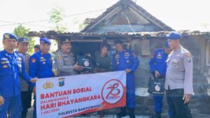 Polresta Banyuwangi Salurkan Bantuan Sosial untuk Masyarakat Pesisir Menjelang Hari Bhayangkara ke-78