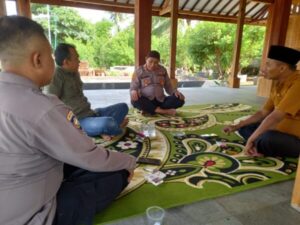 Polsek Cluring Banyuwangi Silaturahmi ke Tokoh masyarakat