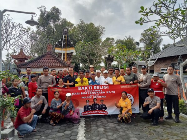 Polsek Genteng Polresta Banyuwangi Adakan Bakti Religi Di Pura Sandya