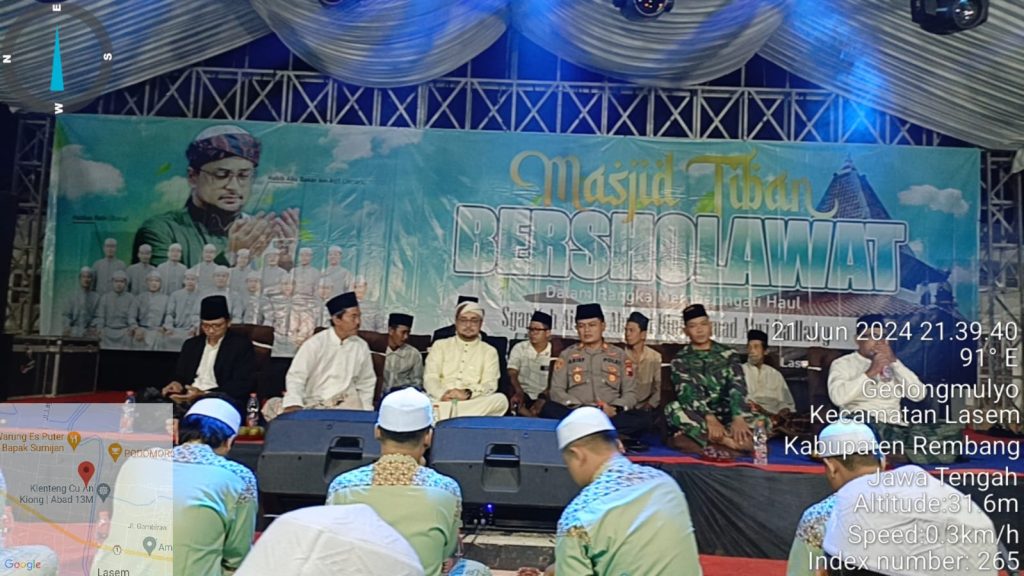 Polsek Lasem Amankan Masjid Tiban Bersholawat Bersama di Haul Mbah Kamplok