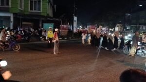 Polsek Lasem Amankan Pawai 1000 Obor Ponpes Kauman Lasem di Malam Hari Raya Idul Adha 1445 H