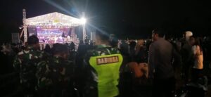 Polsek Pancur Melaksanakan Pengamanan Pertunjukan Dangdut MH Music Tasyakuran Generasi Pemuda Pereng