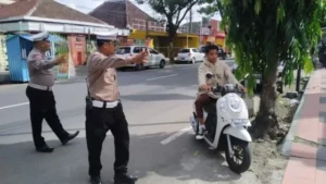 Tak Pakai Helm, Puluhan Pelajar Terjaring Ops Lantas Polsek Genteng Banyuwangi