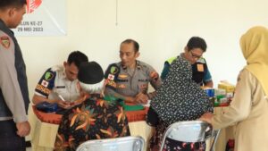 Rangkaian HUT Bhayangkara ke-78, Si Dokkes Polres Rembang Gelar Bhakti Kesehatan