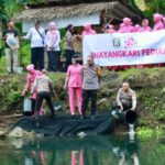 Sabut Hari Bhayangkara Ke 78, Polresta Banyuwangi Dan Bhayangkari Lakukan Bakti